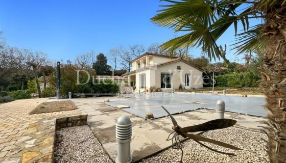 A louer MAISON  8 PIECES 180 M2  UZES