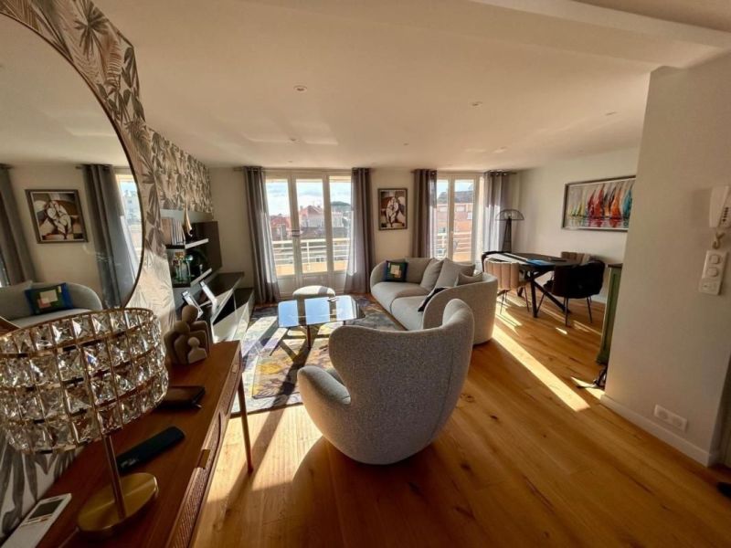 A louer APPARTEMENT DE PRESTIGE T3 64 M2 BORD DE MER SAINTE MAXIME