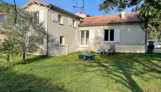 A vendre MAISON  6 PIECES 121 M2 BORD DE MER LONGEVILLE SUR MER