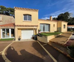 A vendre MAISON  6 PIECES 144 M2 BORD DE MER JARD SUR MER