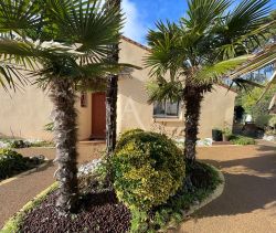 A vendre MAISON  6 PIECES 144 M2 BORD DE MER JARD SUR MER