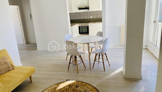 A louer APPARTEMENT T3 67 M2  NIMES