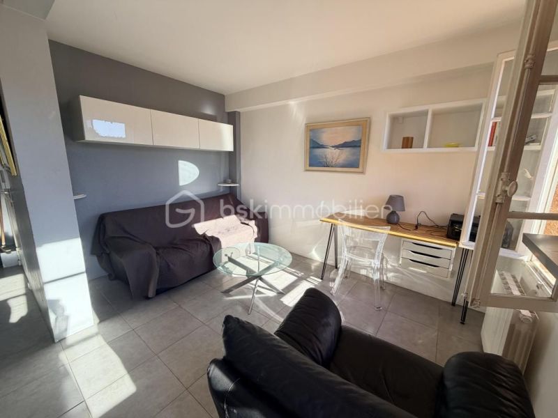 For rent: 1-bedroom duplex apartment, 37 m², beachfront, La Seyne-sur-Mer