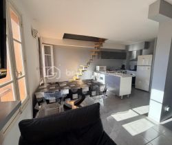 For rent: 1-bedroom duplex apartment, 37 m², beachfront, La Seyne-sur-Mer