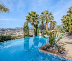 A louer MAISON  8 PIECES 255 M2 VUE MER NICE