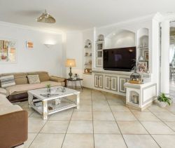 A louer MAISON  8 PIECES 255 M2 VUE MER NICE