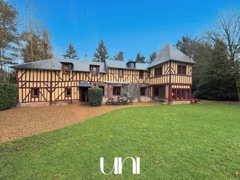 Mansion for rent in Lisieux