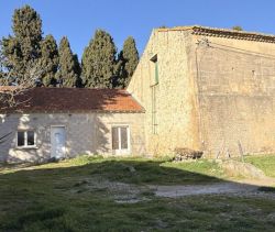 A louer LOFT  5 PIECES 217 M2  FONTVIEILLE