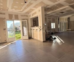 A louer LOFT  5 PIECES 217 M2  FONTVIEILLE