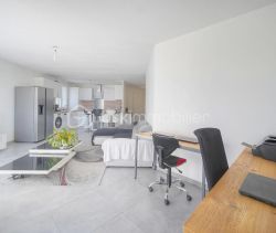 A louer APPARTEMENT T4 79 M2 TERRASSE BORD DE MER CANNES