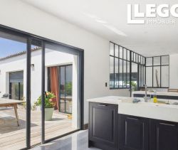 Contemporary house for rent by the sea in Angoulins