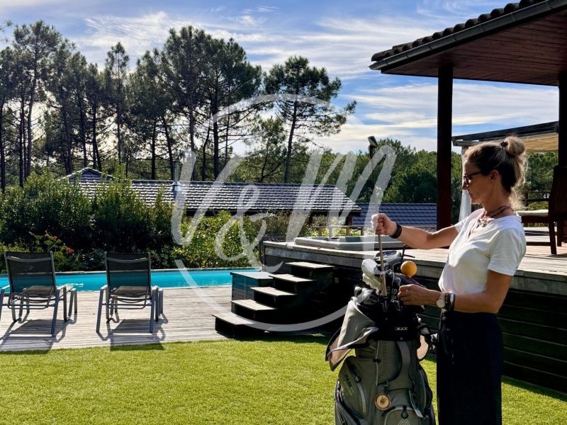 A vendre MAGNIFIQUE VILLA 238 m&sup2; SUR LES GOLFS Lacanau
