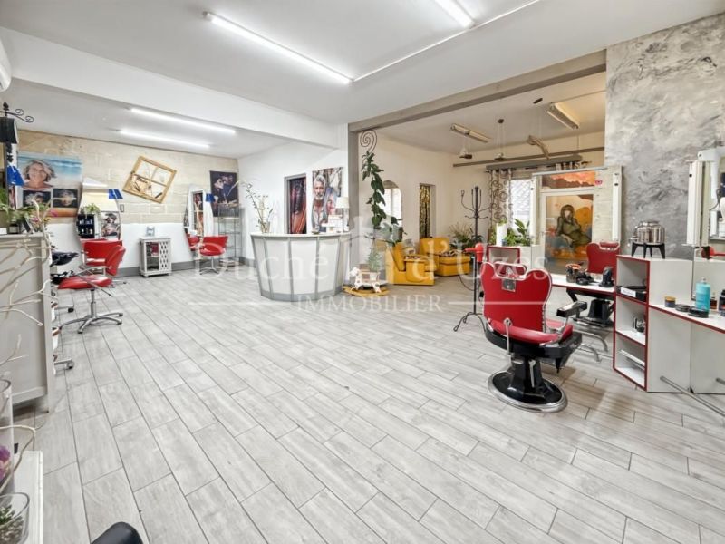 For rent: 4-room apartment, 140 m², terrace, Uzès