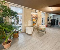 For rent: 4-room apartment, 140 m², terrace, Uzès