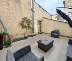 For rent: 4-room apartment, 140 m², terrace, Uzès