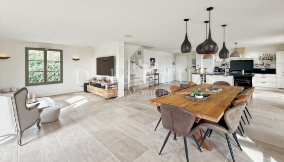 A vendre MAISON  5 PIECES 158 M2  UZES