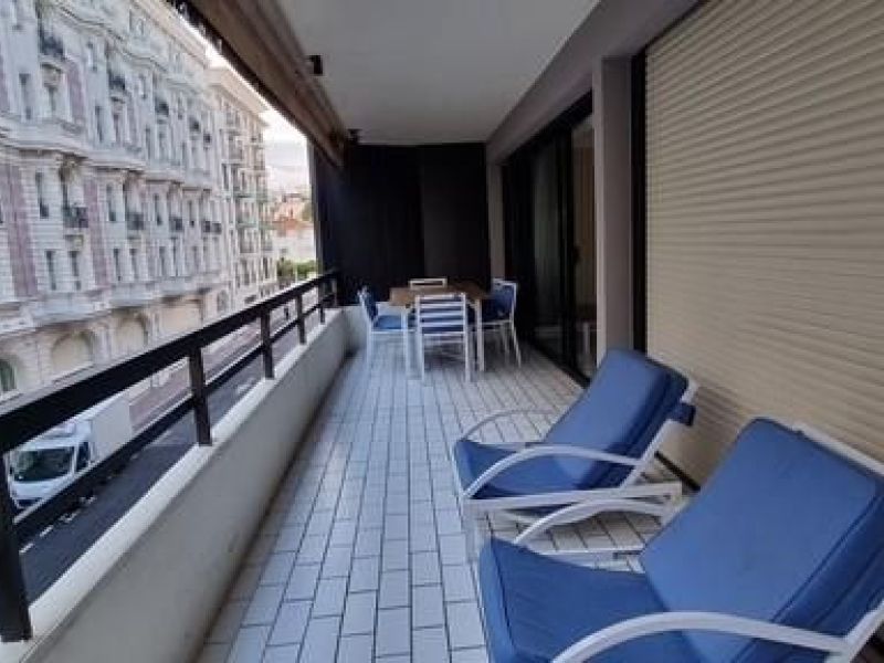 A louer APPARTEMENT DE PRESTIGE T2 53 M2 TERRASSE BORD DE MER CANNES