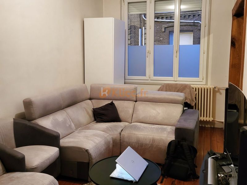 En venta: casa de 5 habitaciones, 102 m², centro de Yvetot, cerca de escuelas, comercios, paradas de autobús, estación de tren y autopistas.