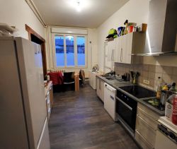 En venta: casa de 5 habitaciones, 102 m², centro de Yvetot, cerca de escuelas, comercios, paradas de autobús, estación de tren y autopistas.