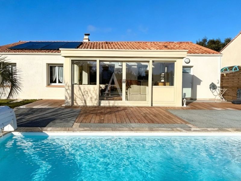 En venta: casa de 4 habitaciones, 102 m², junto al mar, Longeville-sur-Mer