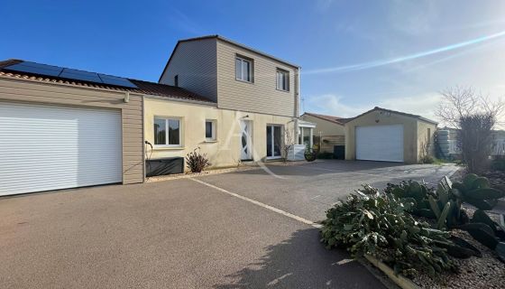 For sale: 7-room house, 140 m², beachfront, Jard-sur-Mer