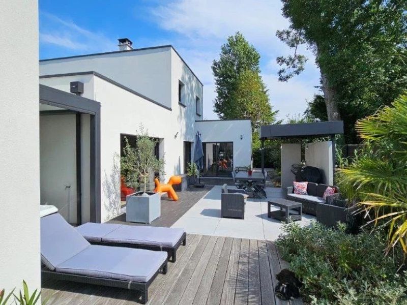 Contemporary house Stella for rent