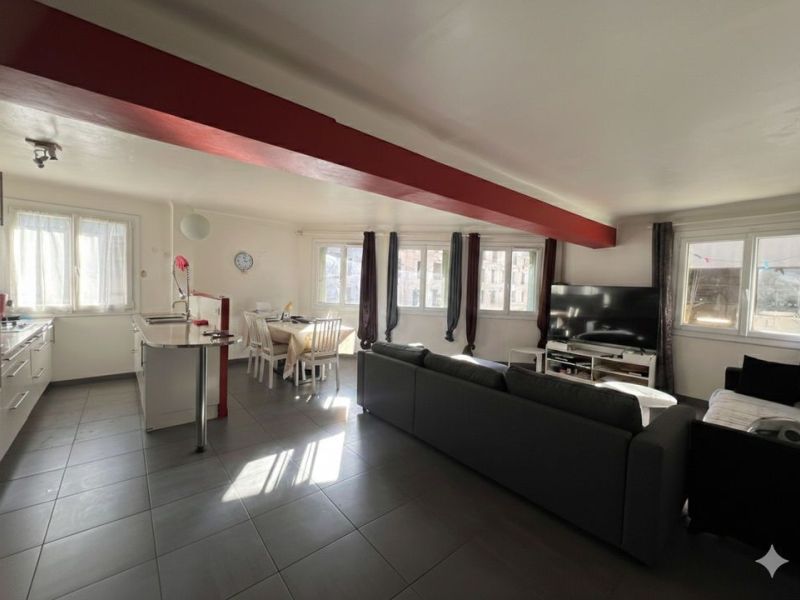 For rent: 2-bedroom apartment, 74 sq m, Marseille 5th arrondissement