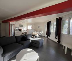 For rent: 2-bedroom apartment, 74 sq m, Marseille 5th arrondissement