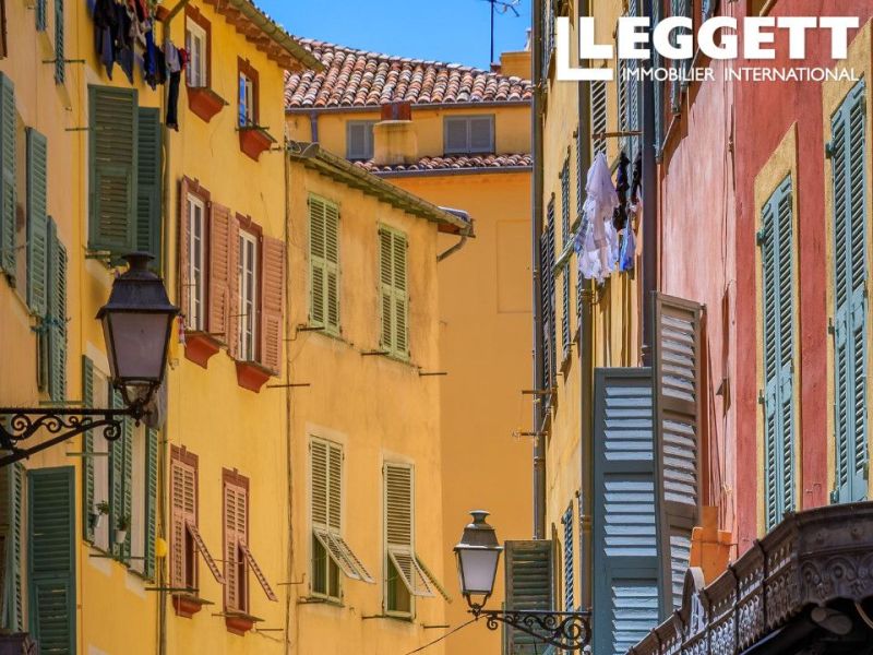 For rent: 2-bedroom apartment, 59 m², beachfront, Nice