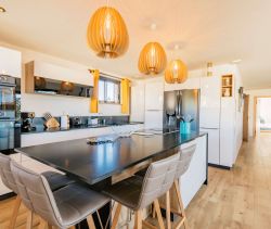 For sale: MAGNIFICENT architect-designed villa, 12 rooms, 435 m², beach within walking distance, Trébeurden