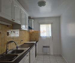 For rent: 4-room house, 89 m², Gainneville, close to shops and schools