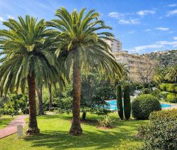 Luxury 1-bedroom apartment for rent, 50 m², with terrace by the sea in Nice.