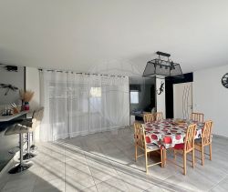 Contemporary house for rent by the sea in Les Mathes