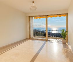 Luxury 1-bedroom apartment for rent, 61 m², with terrace by the sea in Nice.