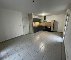 For rent: 2-bedroom apartment, 57 m², terrace, Bordeaux
