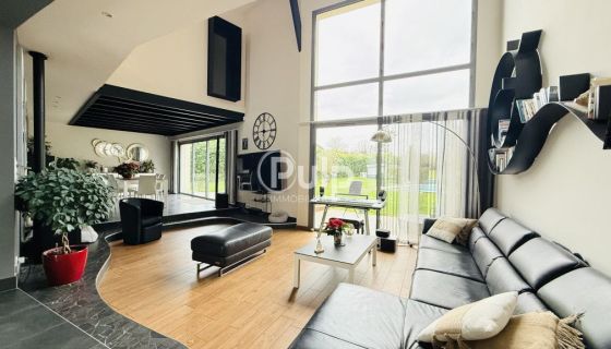 For sale: Architect-designed house in Beaurains