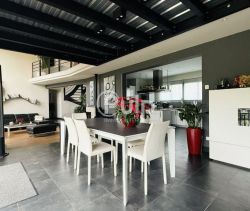 For sale: Architect-designed house in Beaurains