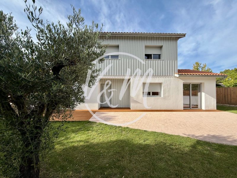 A vendre jolie Maison 5 PIECES 100 M&sup2; BORD DE MER Andernos-les-Bains 