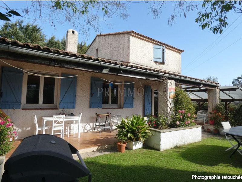 For sale: 4-room house, 100 m², sea view, Lorgues. All amenities.