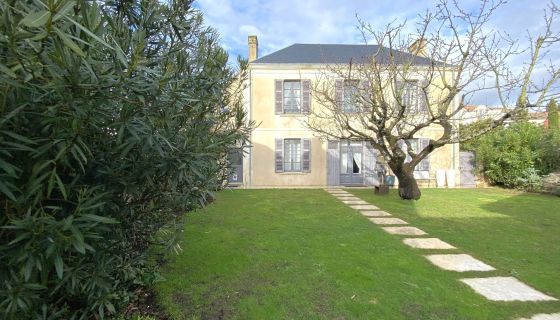 A vendre MAISON  7 PIECES 180 M2 BORD DE MER SAINT GILLES CROIX DE VIE