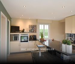 For rent: Mansion by the sea, Verton