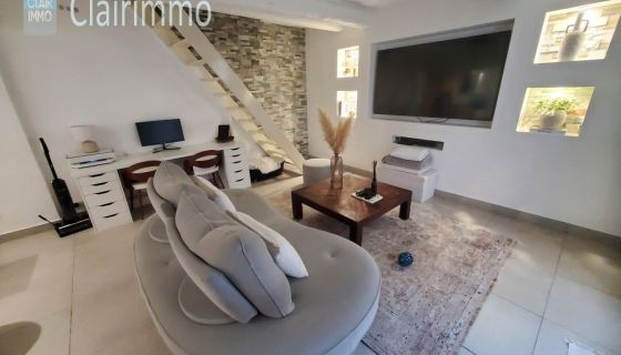 Contemporary house for rent in La Fare-les-Oliviers