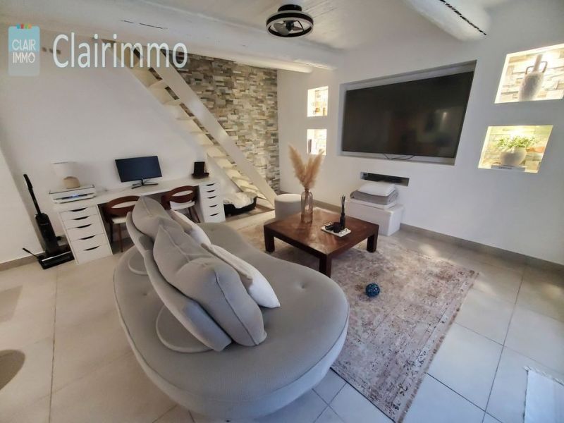 Contemporary house for rent in La Fare-les-Oliviers