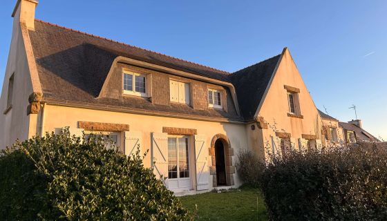 A vendre vaste maison typique 135 m&sup2; vue mer premIEre ligne Plouhinec 