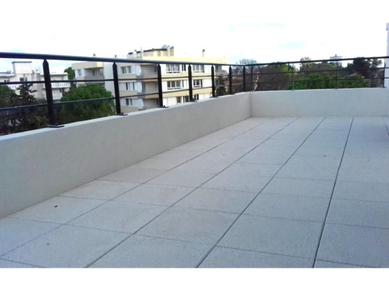 A louer APPARTEMENT T3 77 M2 TERRASSE  NIMES