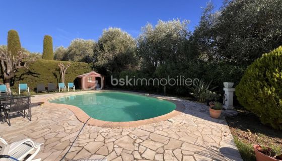 Contemporary house for rent in La Colle-sur-Loup