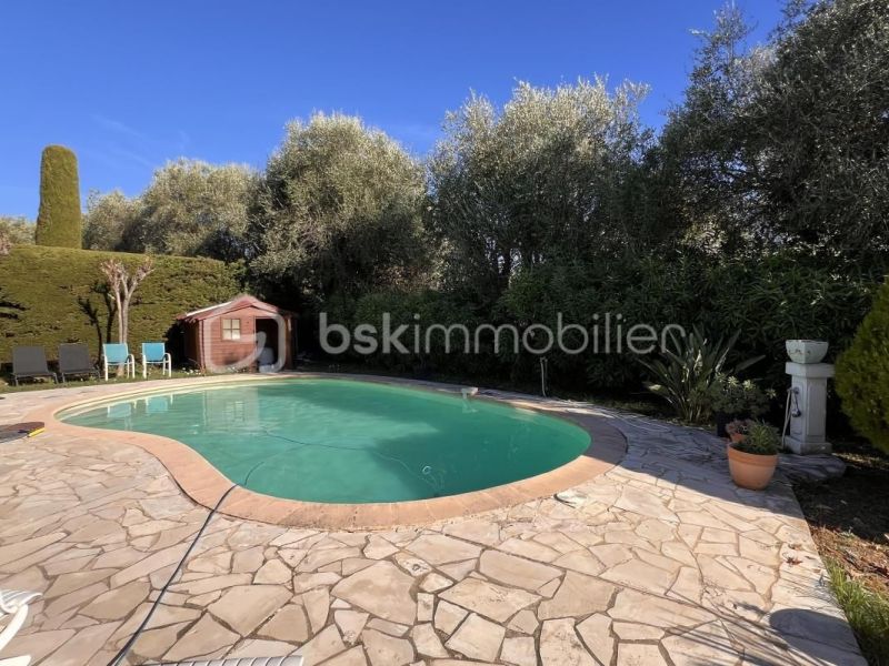 Contemporary house for rent in La Colle-sur-Loup