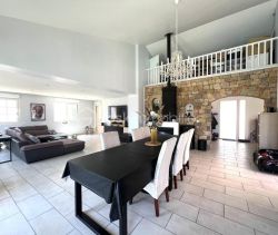 Mansión en alquiler junto al mar en Poussan