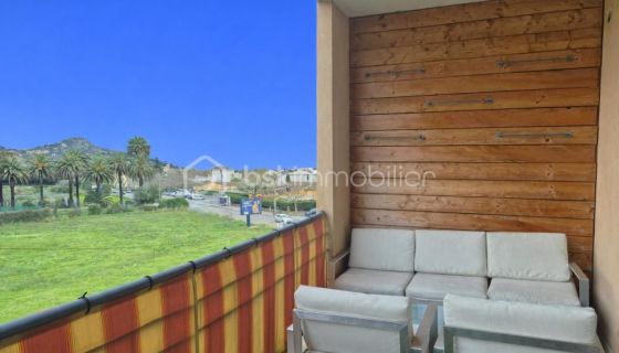 A louer APPARTEMENT T3 67 M2 TERRASSE BORD DE MER HYERES