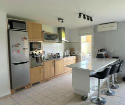 A louer APPARTEMENT T3 67 M2 TERRASSE BORD DE MER HYERES